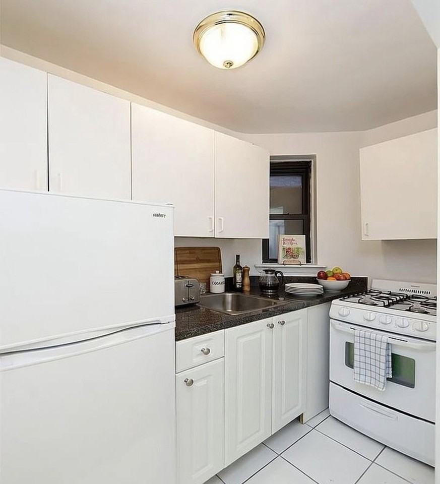 342 E 55th St #6BB - Photo 2 of 3