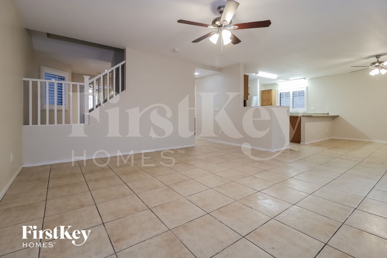 23768 W Desert Bloom St - Photo 3 of 18