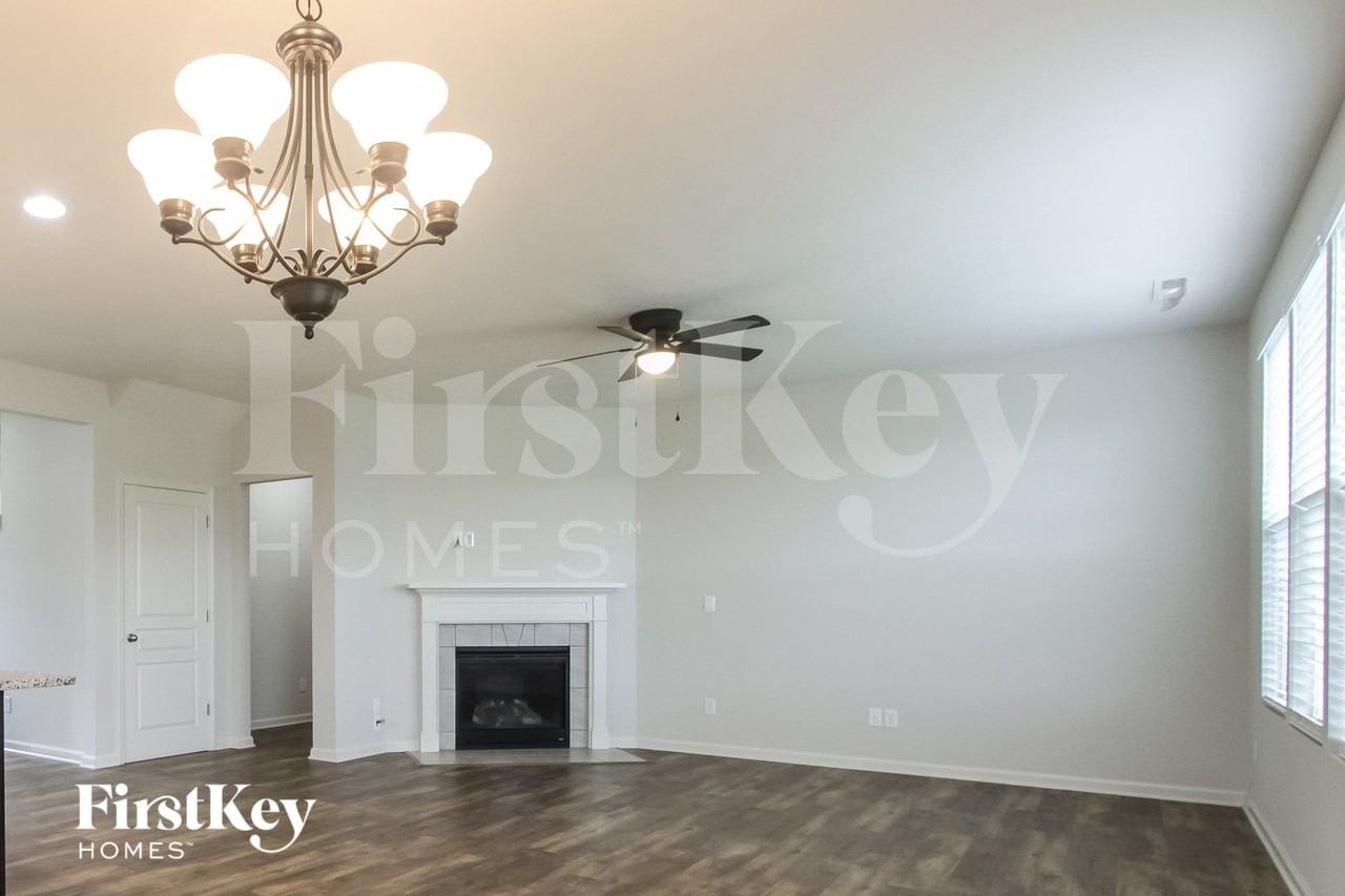 6924 Park Grove Blvd - Photo 5 of 15