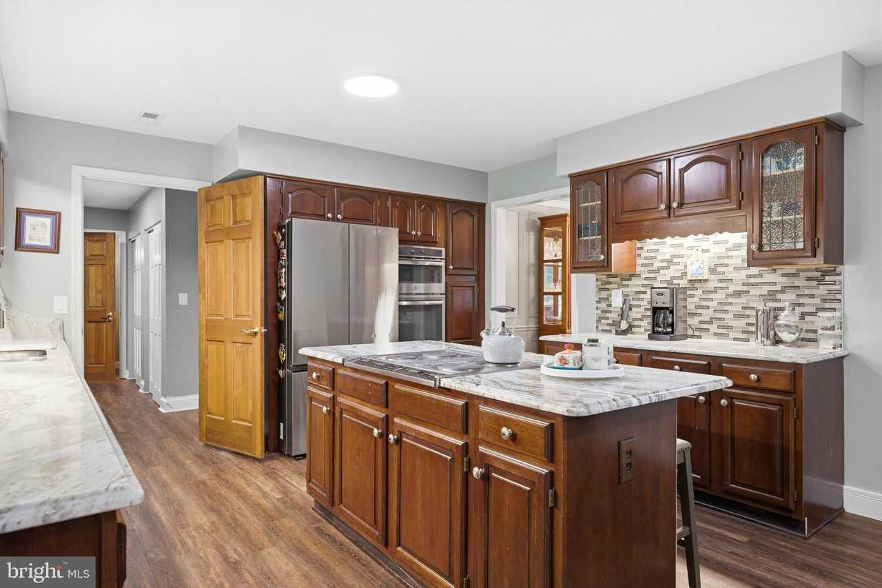 1126 Somerset Ln - Photo 6 of 50
