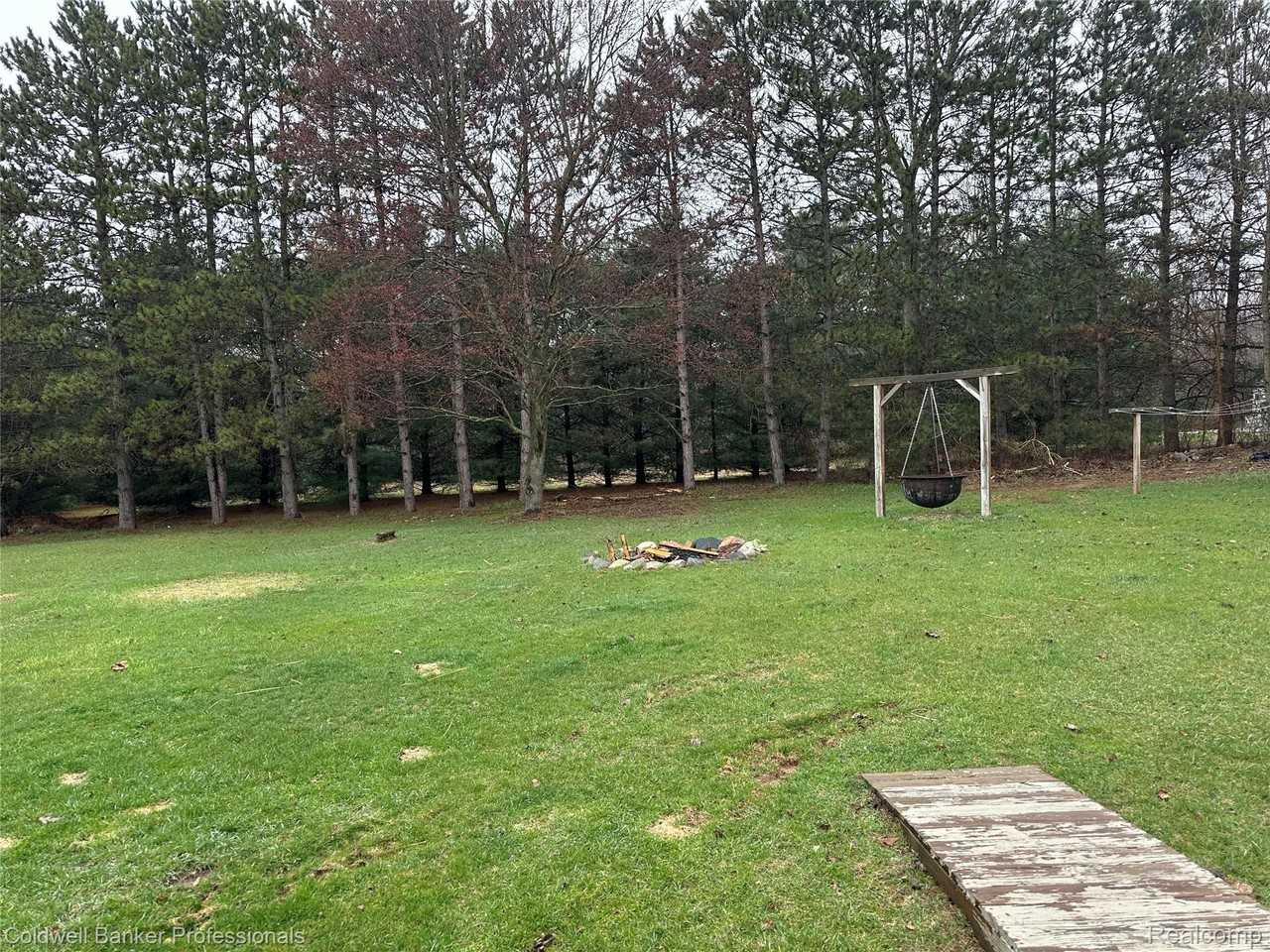 1725 Burnside Rd - Photo 2 of 18