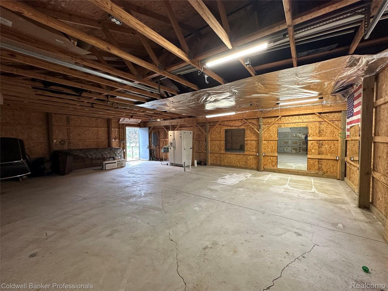 1725 Burnside Rd - Photo 3 of 18