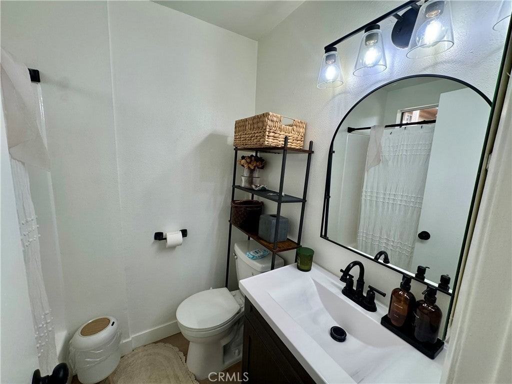 460 Golden Ave - Photo 3 of 10