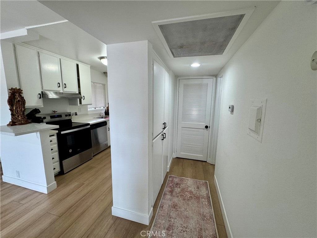 460 Golden Ave - Photo 5 of 10