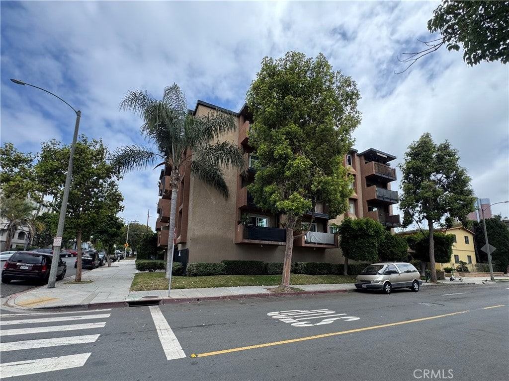 460 Golden Ave - Photo 7 of 10