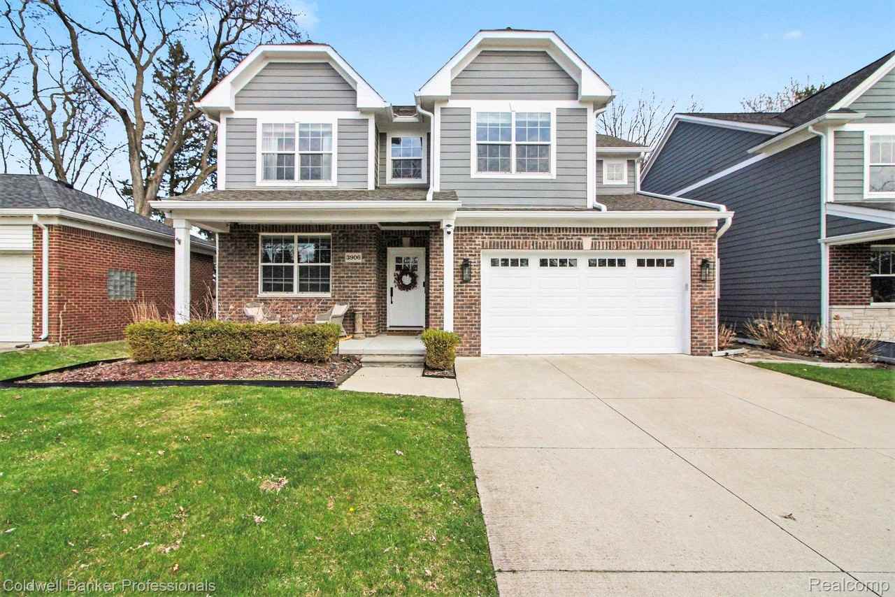 3906 Hillside Dr - Photo 2 of 36