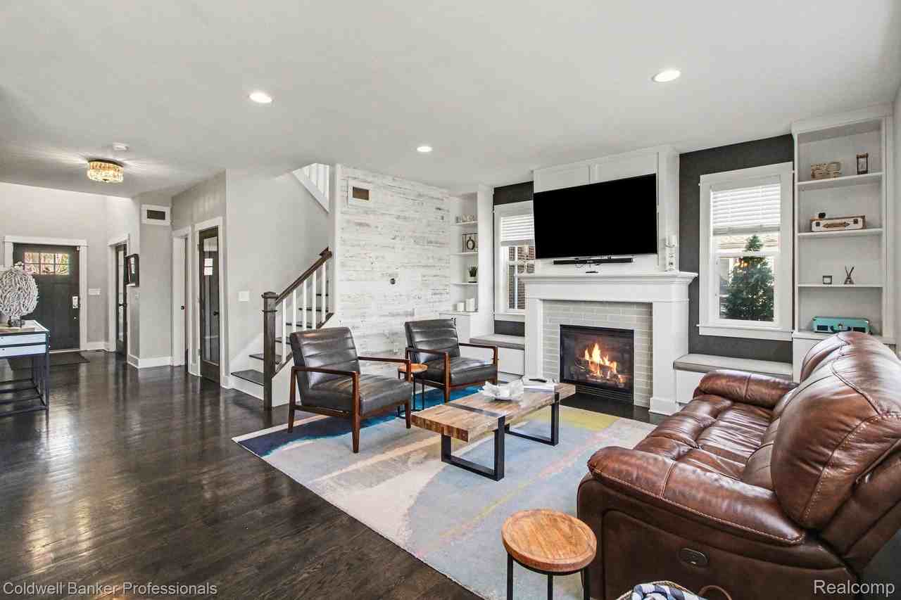 3906 Hillside Dr - Photo 5 of 36