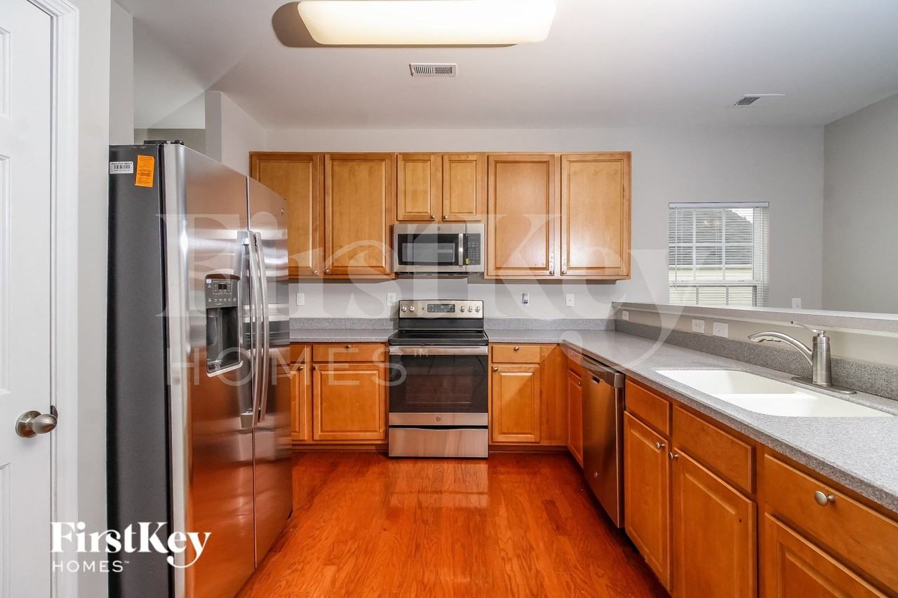 1810 Beeson Park Ln - Photo 4 of 15