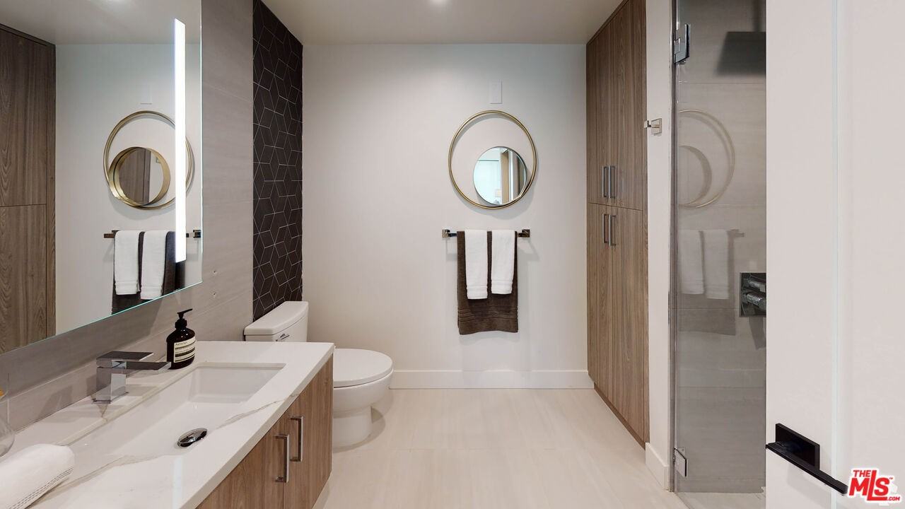 105 S Doheny Dr #305 - Photo 7 of 8