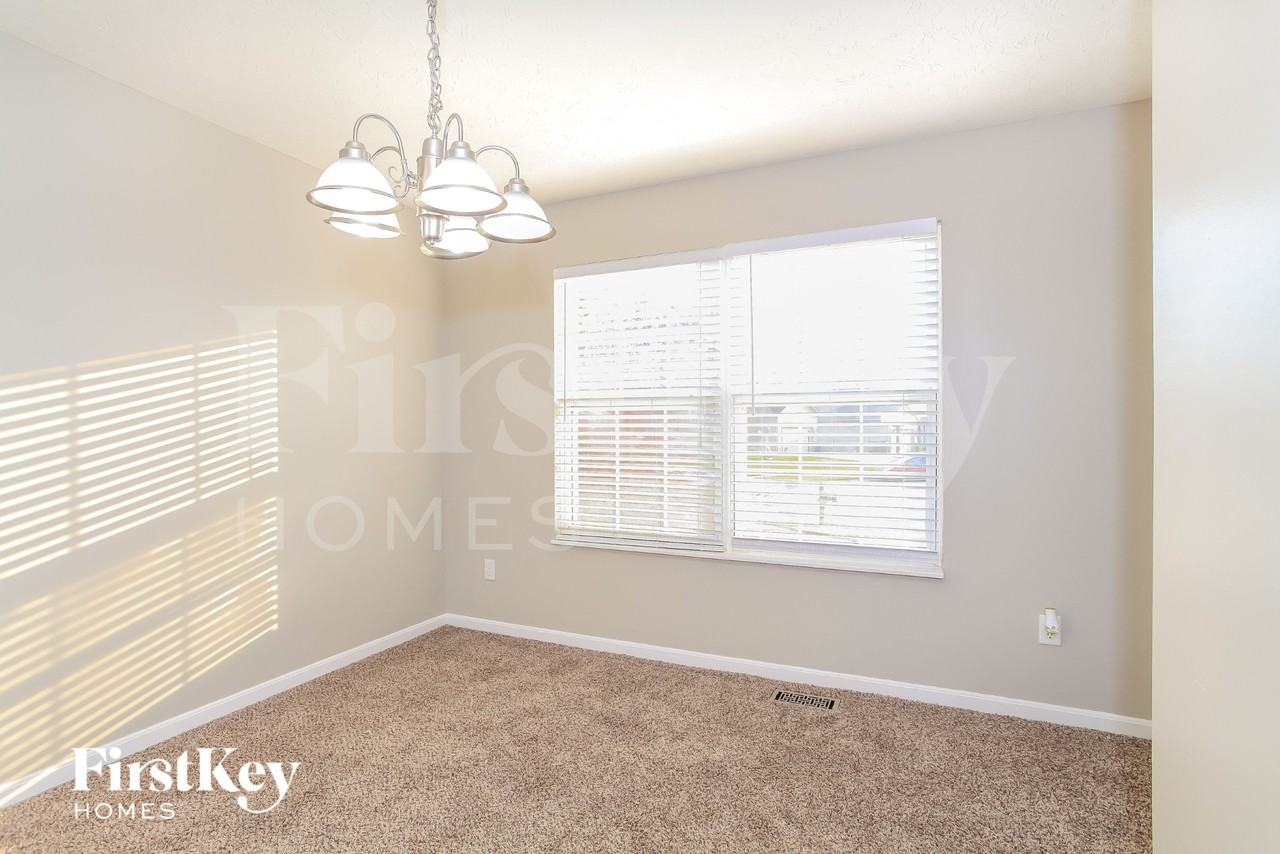 6311 Sara Ct - Photo 5 of 16