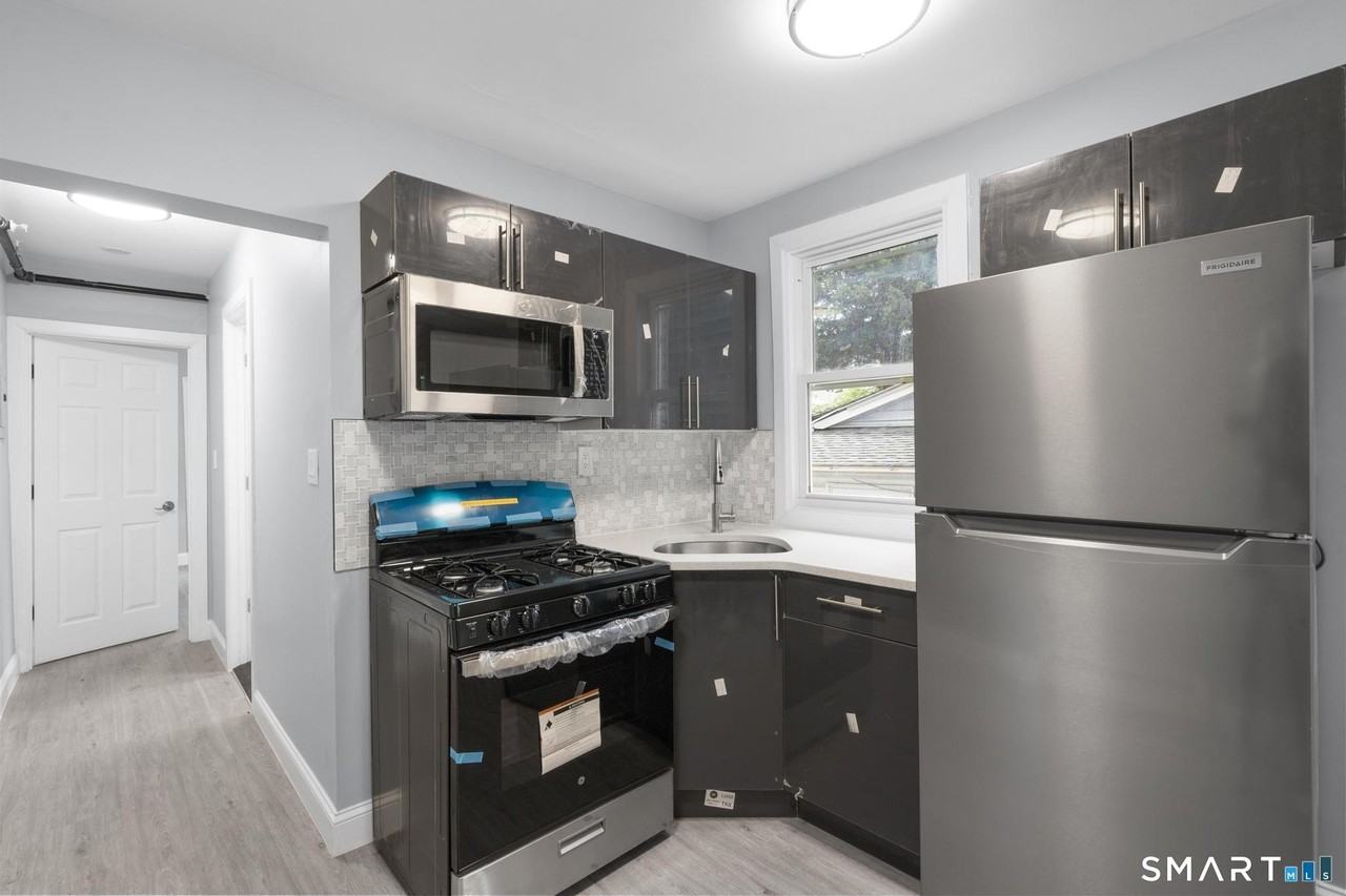 1874 Barnum Ave #2E - Photo 4 of 6