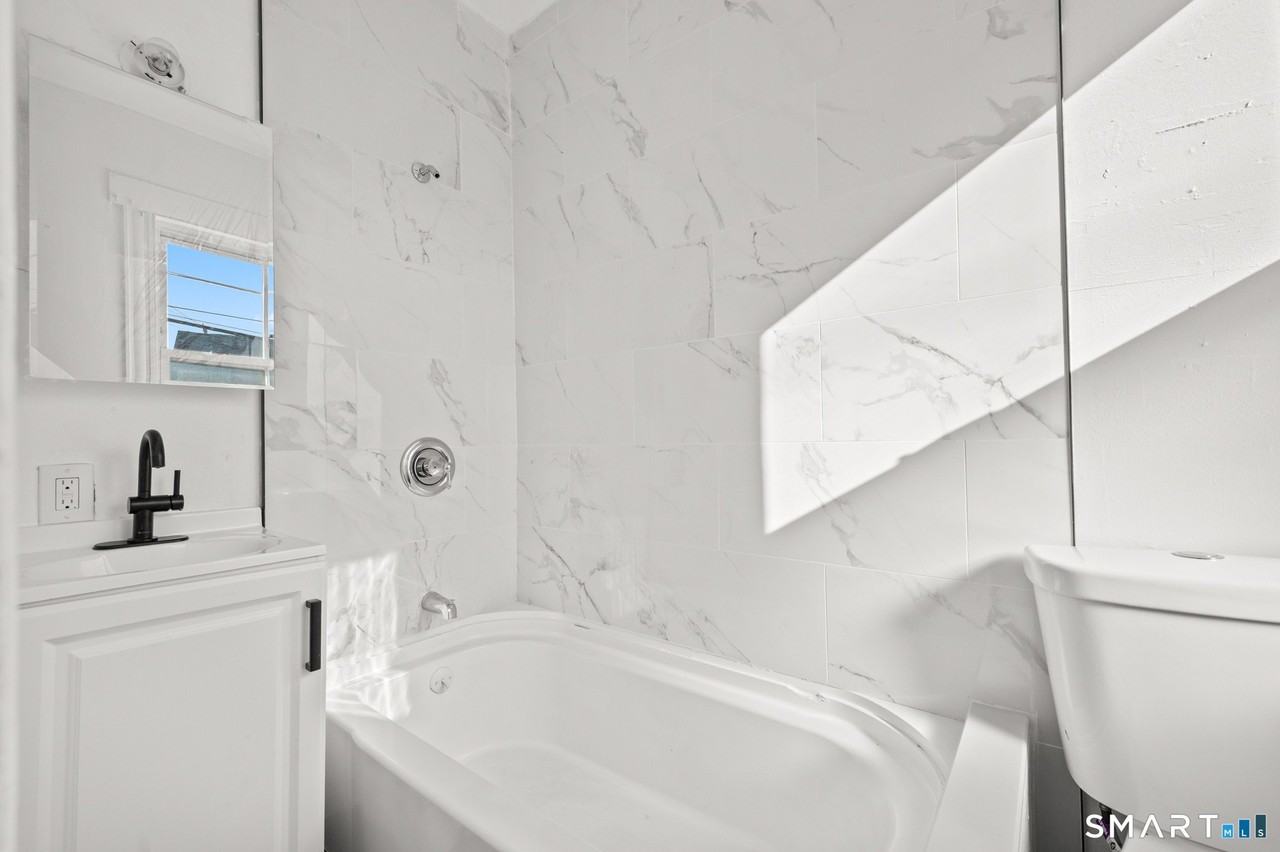 1874 Barnum Ave #2E - Photo 5 of 6