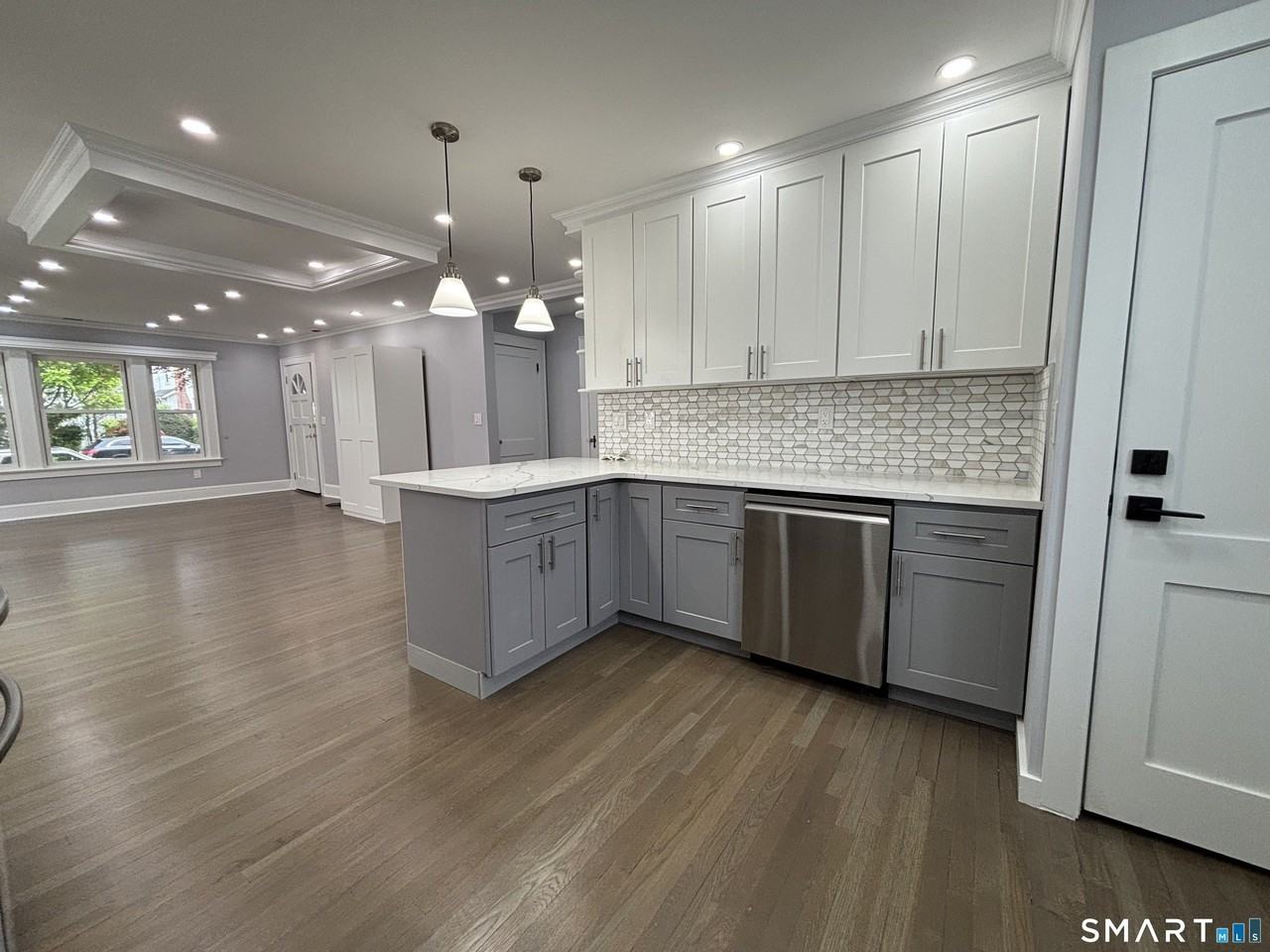 17 Reservoir Ave - Photo 3 of 17