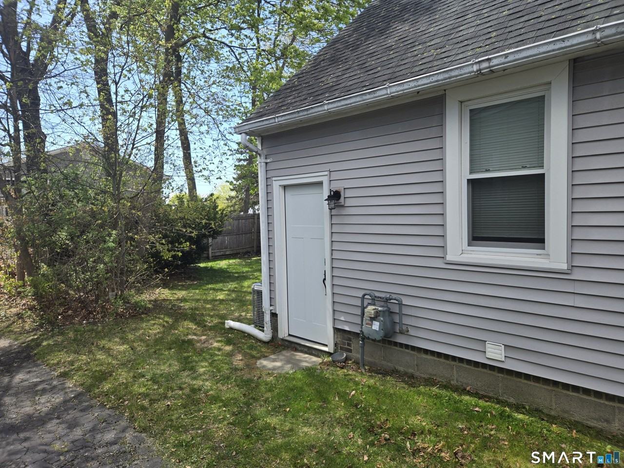 275 Burnsford Ave - Photo 7 of 19