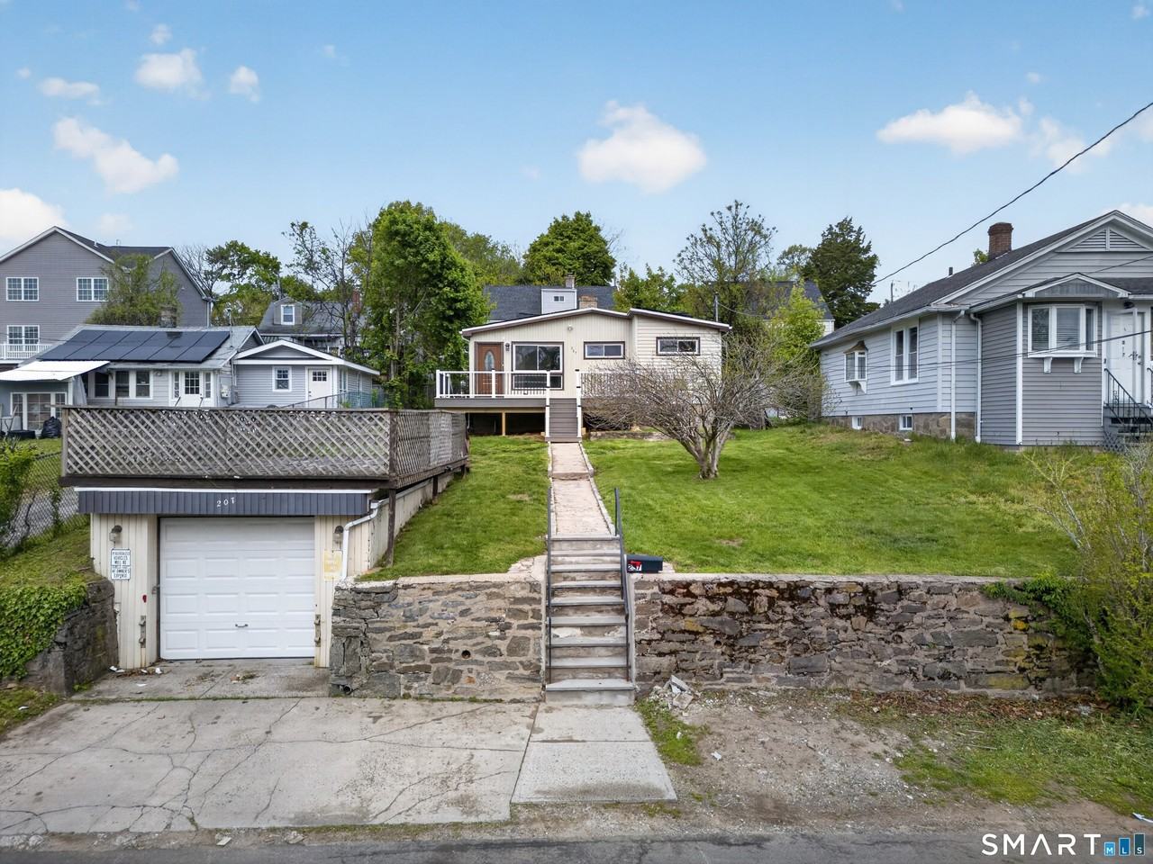 207 Hillcrest Rd - Photo 3 of 28