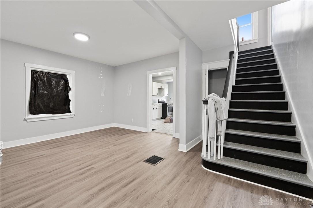 452 Allwen Dr - Photo 2 of 17