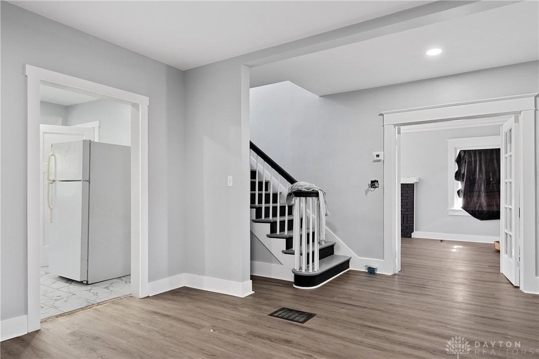 452 Allwen Dr - Photo 3 of 17
