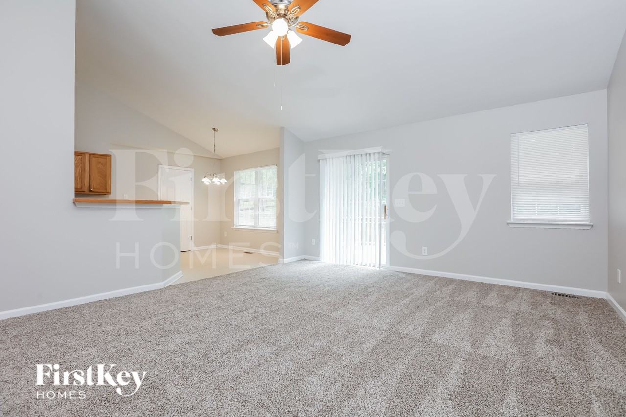 515 Keith St - Photo 4 of 16