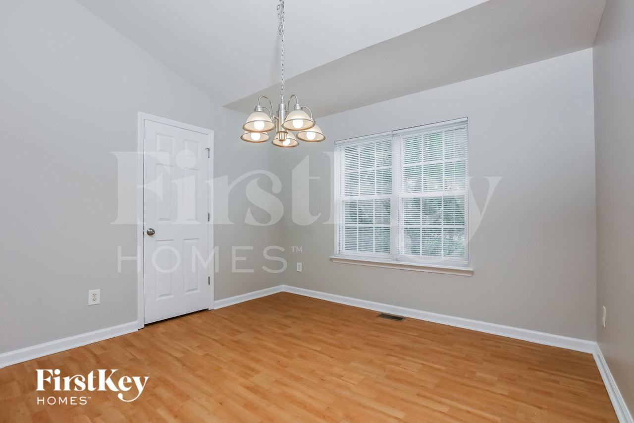 515 Keith St - Photo 6 of 16