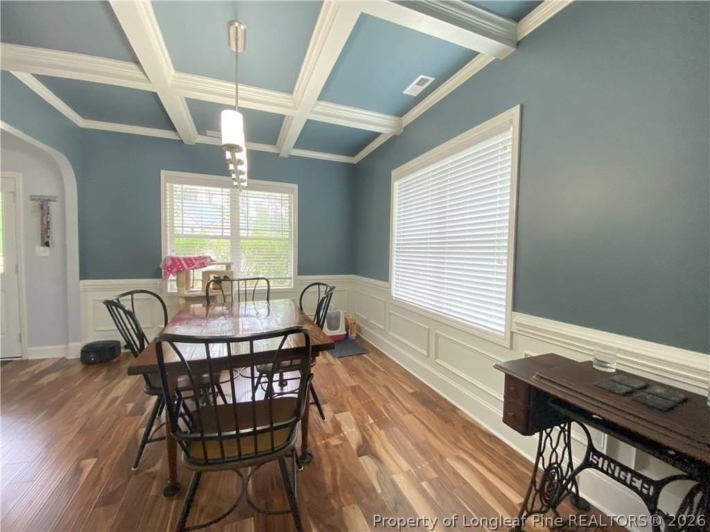 351 Maplewood Dr - Photo 2 of 16
