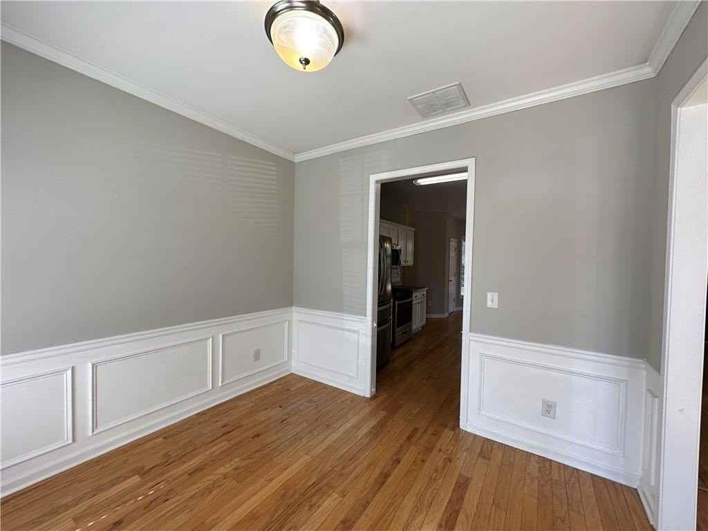 2403 Walnut Tree Ln - Photo 4 of 49