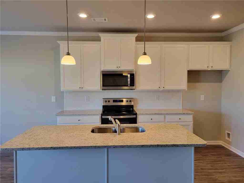 5205 Fox Den Rd - Photo 5 of 19