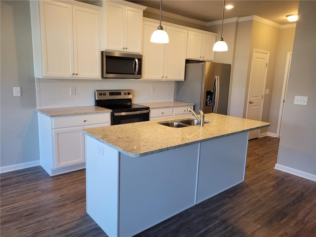 5205 Fox Den Rd - Photo 7 of 19