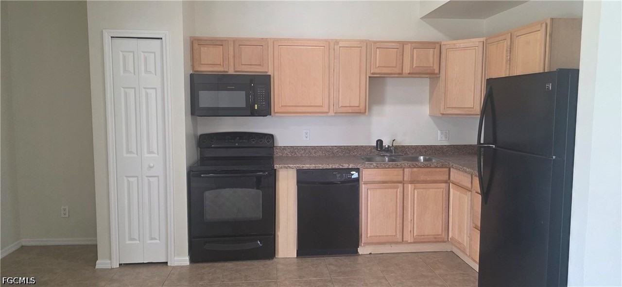 137 Milwaukee Blvd - Photo 4 of 13