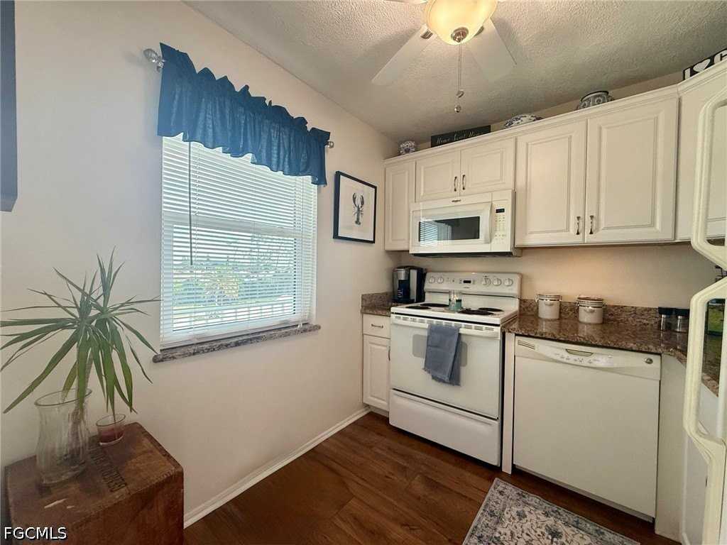 1580 Pine Valley Dr #404 - Photo 6 of 30
