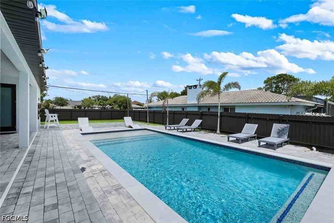 2419 Country Club Blvd - Photo 2 of 50