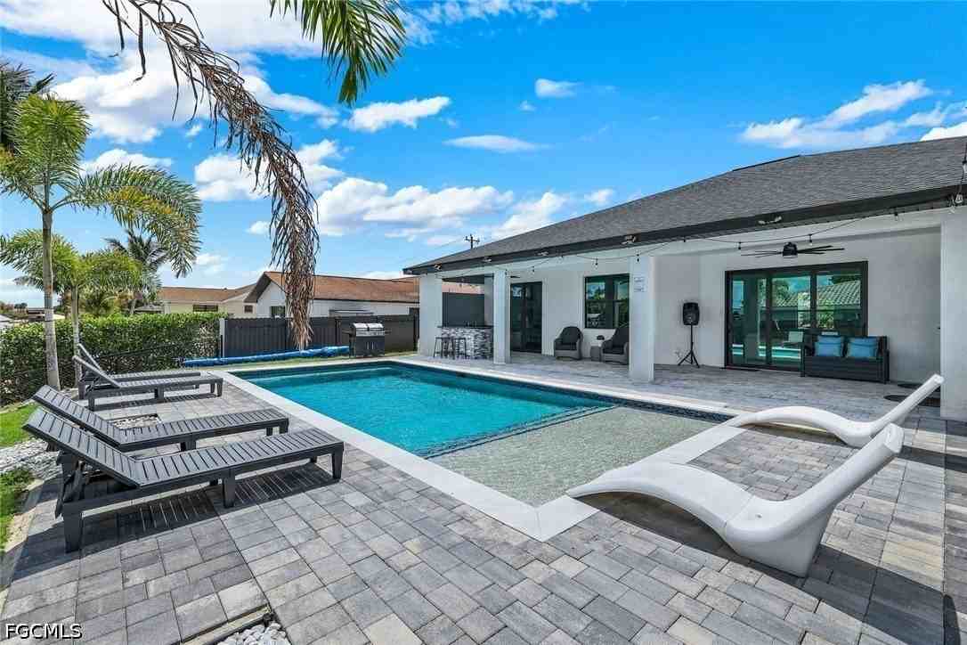 2419 Country Club Blvd - Photo 3 of 50