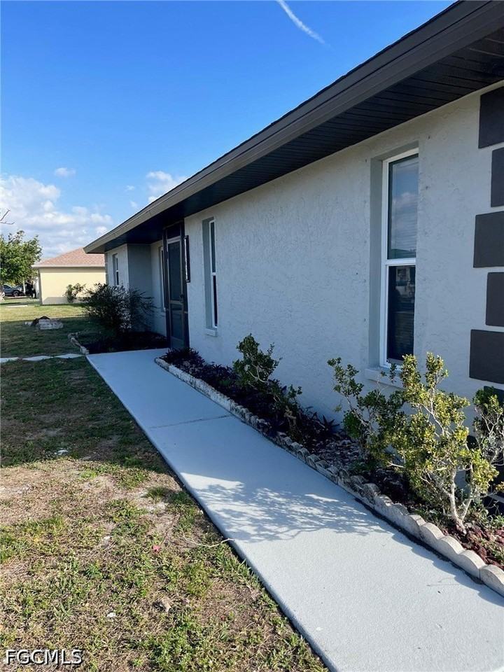 1402 Se 34th St - Photo 2 of 17