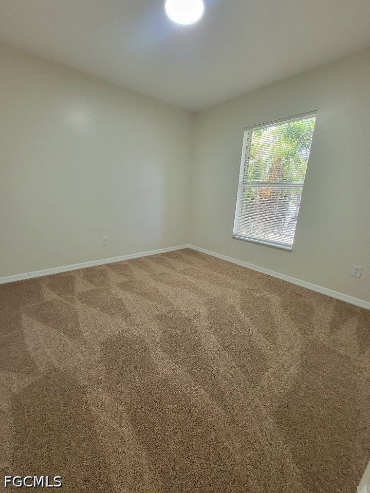 306 Leeland Heights Blvd E - Photo 4 of 16