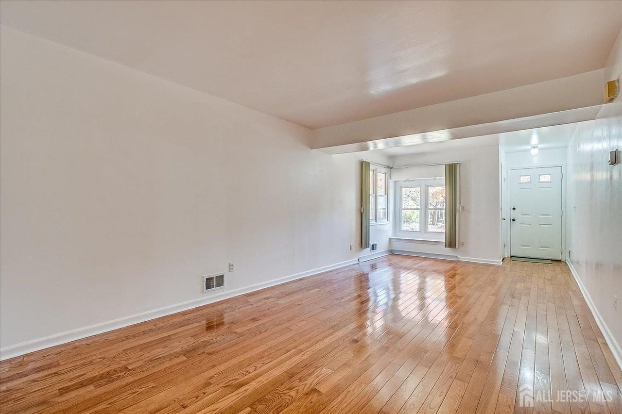 536 Elsie Ave - Photo 5 of 25