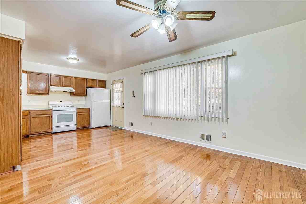 536 Elsie Ave - Photo 7 of 25