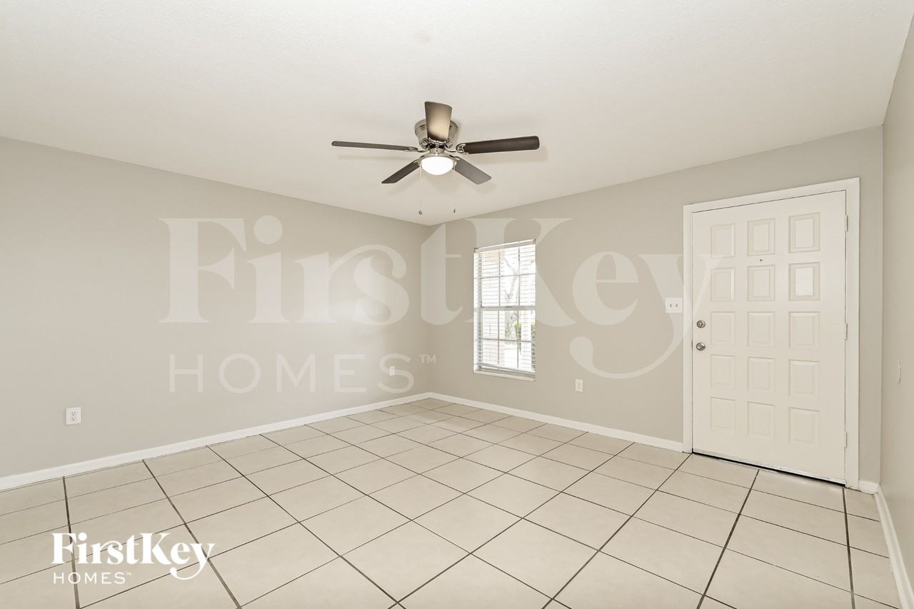 924 Brockway Ave - Photo 3 of 16