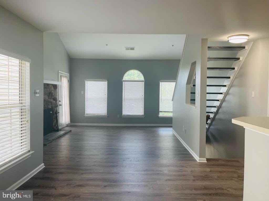 206 Remington Ct - Photo 2 of 9