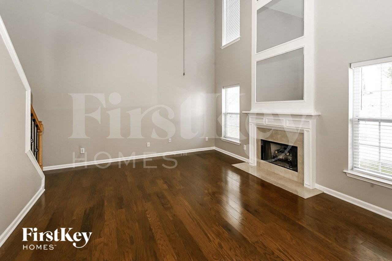 7826 Cafferty Cir - Photo 4 of 15