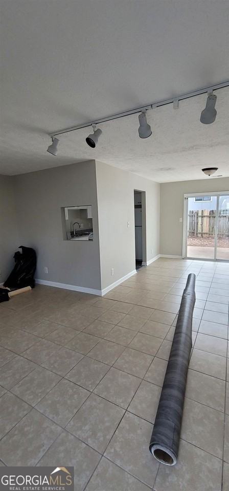 2085 Lenoa Ln - Photo 7 of 15