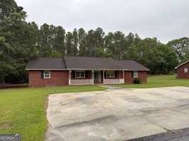 featured image of 705 Pats Ln #A