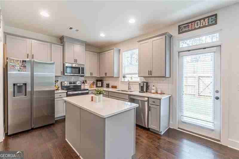 5392 Brooklands Dr - Photo 5 of 18