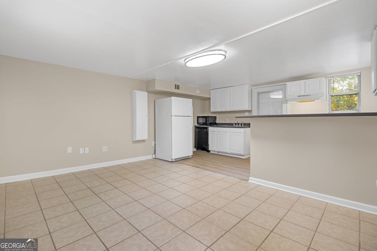 2958 Harcourt Dr - Photo 3 of 11