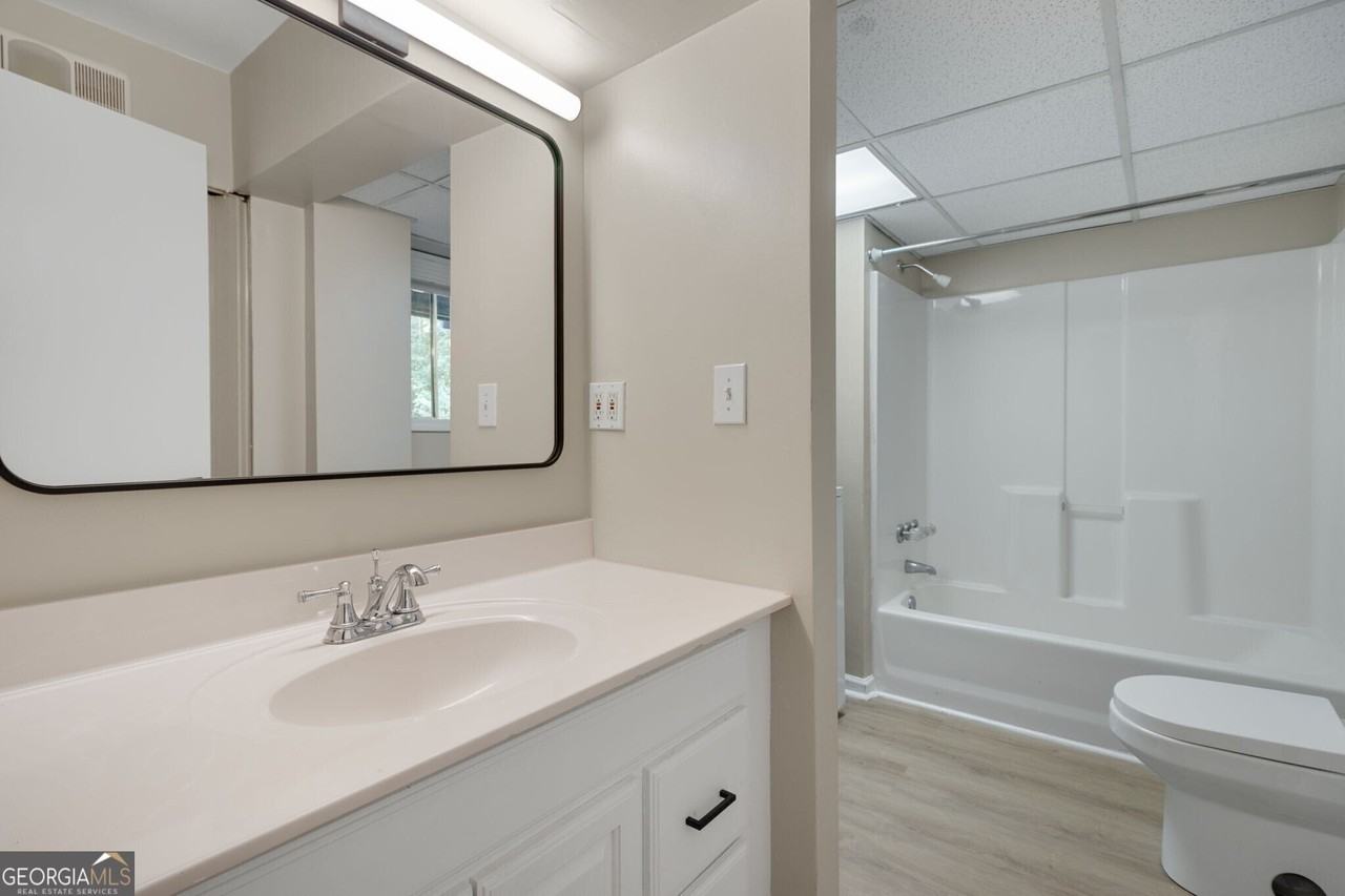 2958 Harcourt Dr - Photo 7 of 11