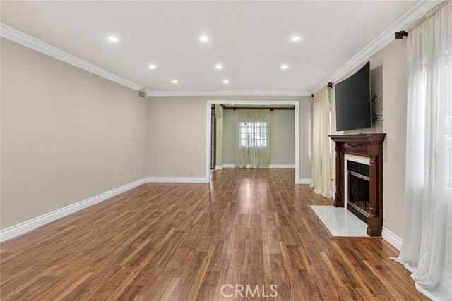 10154 Mount Gleason Ave - Photo 3 of 8