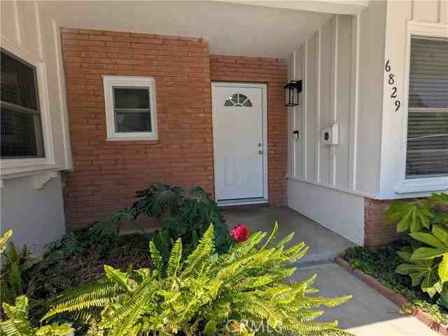 6829 Mclennan Ave - Photo 3 of 8