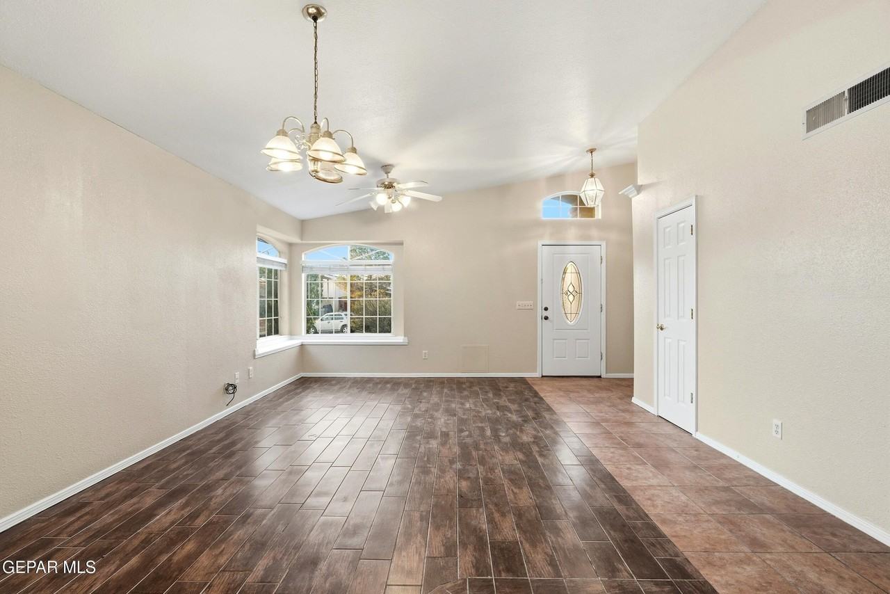7536 Le Conte Dr - Photo 5 of 33