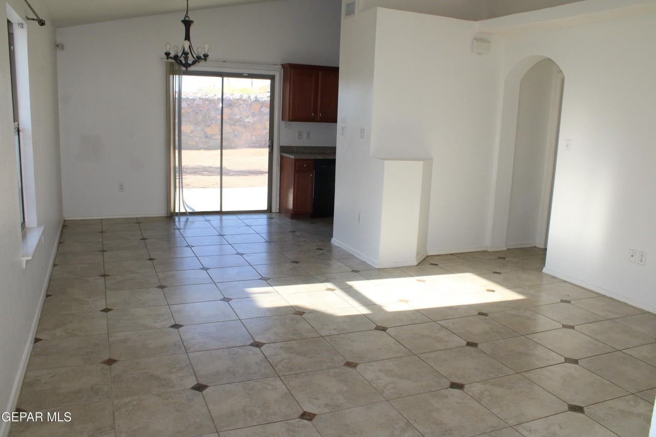 13985 Sandy Rock Dr - Photo 2 of 23