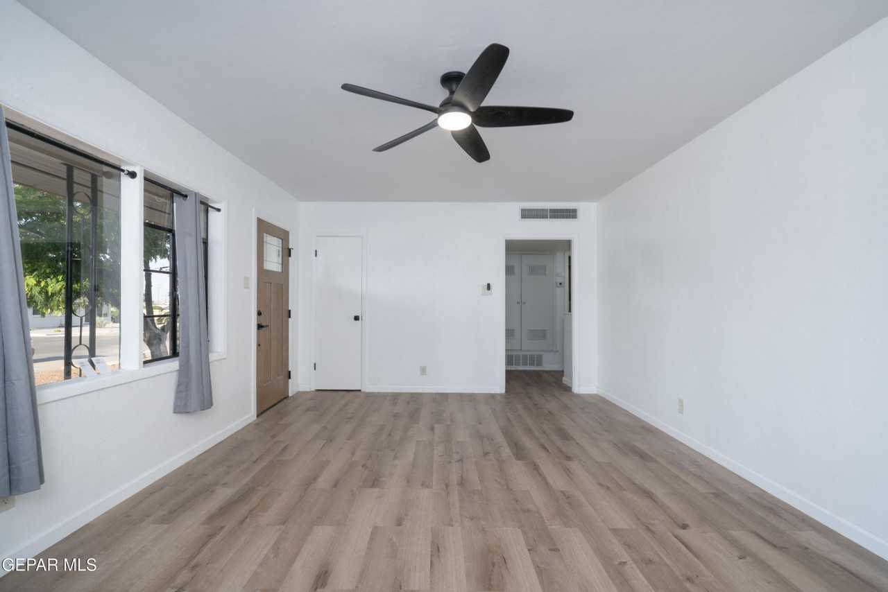 4016 Titanic Ave - Photo 4 of 20