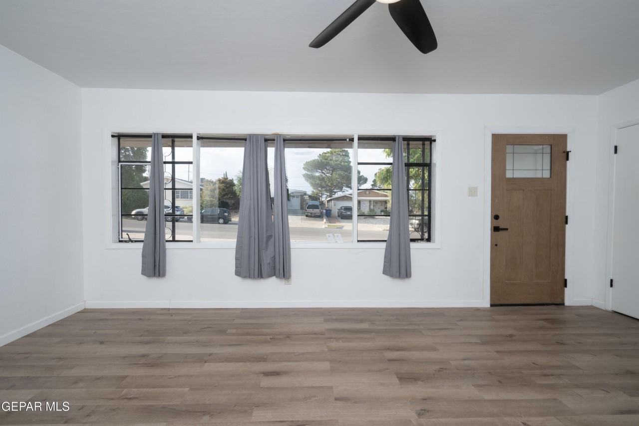 4016 Titanic Ave - Photo 5 of 20