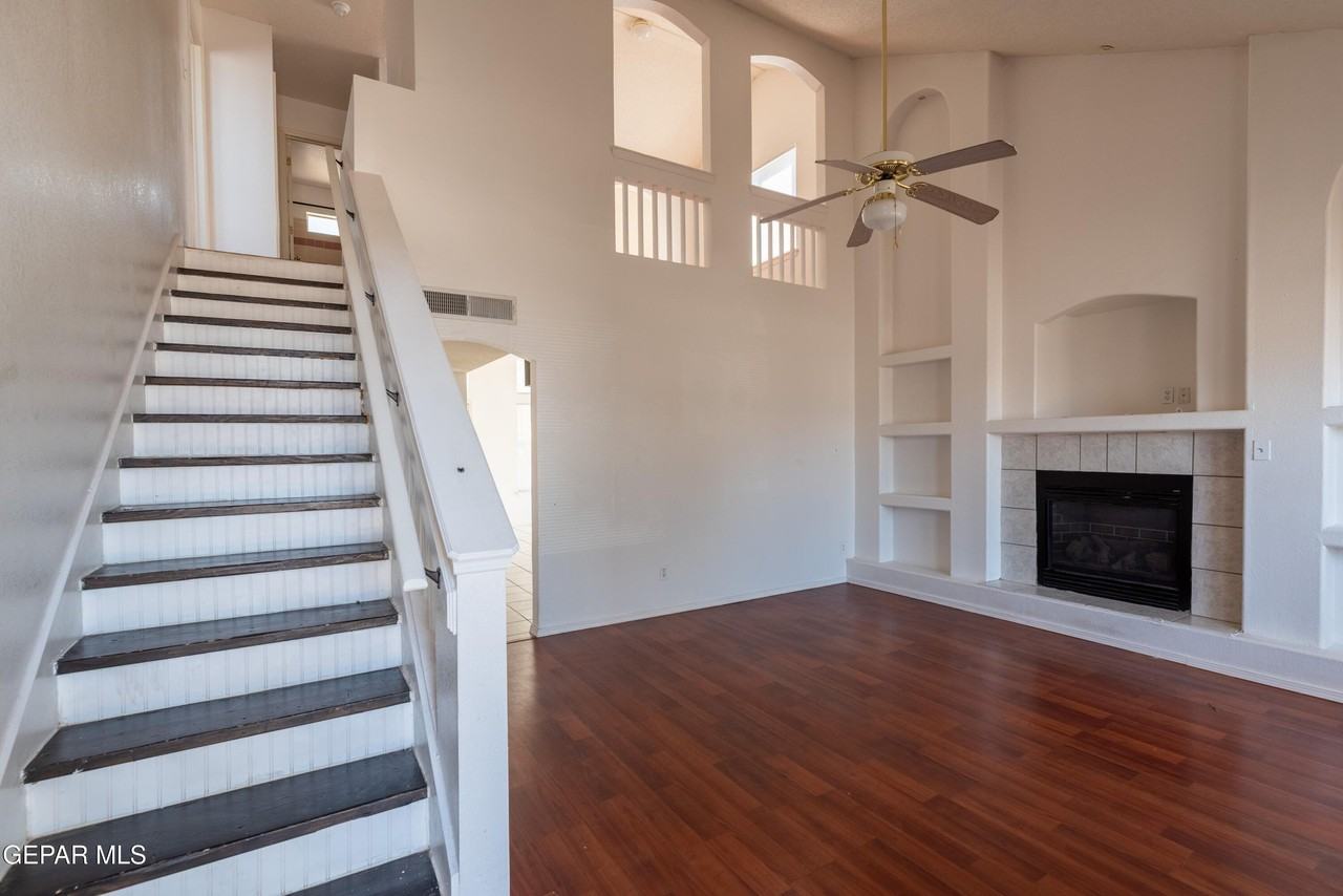 2212 Tierra De Oro Way - Photo 2 of 20